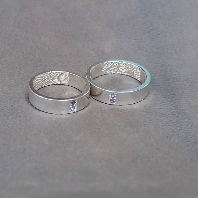 nhẫn cưới khắc vân tay
